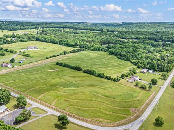 Crow Mountain Road , Russellville, AR 72802