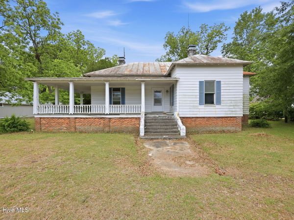 211 Pollock Street , Pollocksville, NC 28573