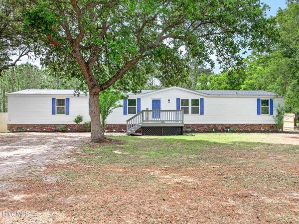 335 Queens Haven Road, Hubert, NC 28539