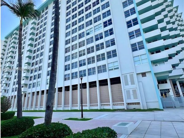2899 Collins Ave , Unit 905, Miami Beach, FL 33140