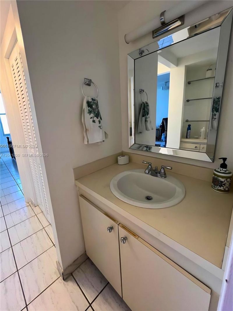 2899 Collins Ave, Unit 905, Miami Beach, FL 33140 Photo