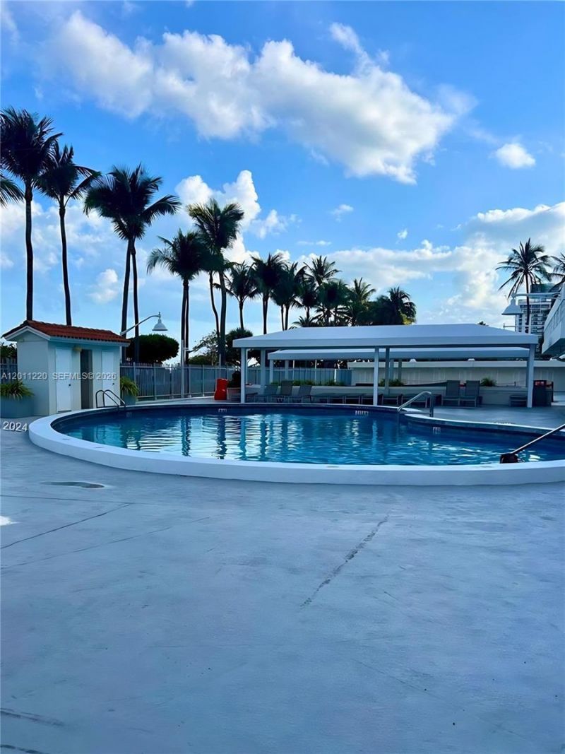 2899 Collins Ave, Unit 905, Miami Beach, FL 33140 Photo