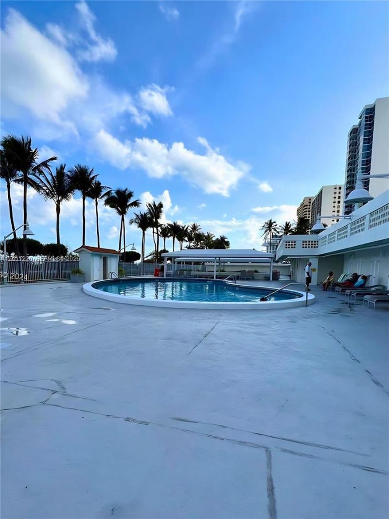2899 Collins Ave, Unit 905, Miami Beach, FL 33140 Photo