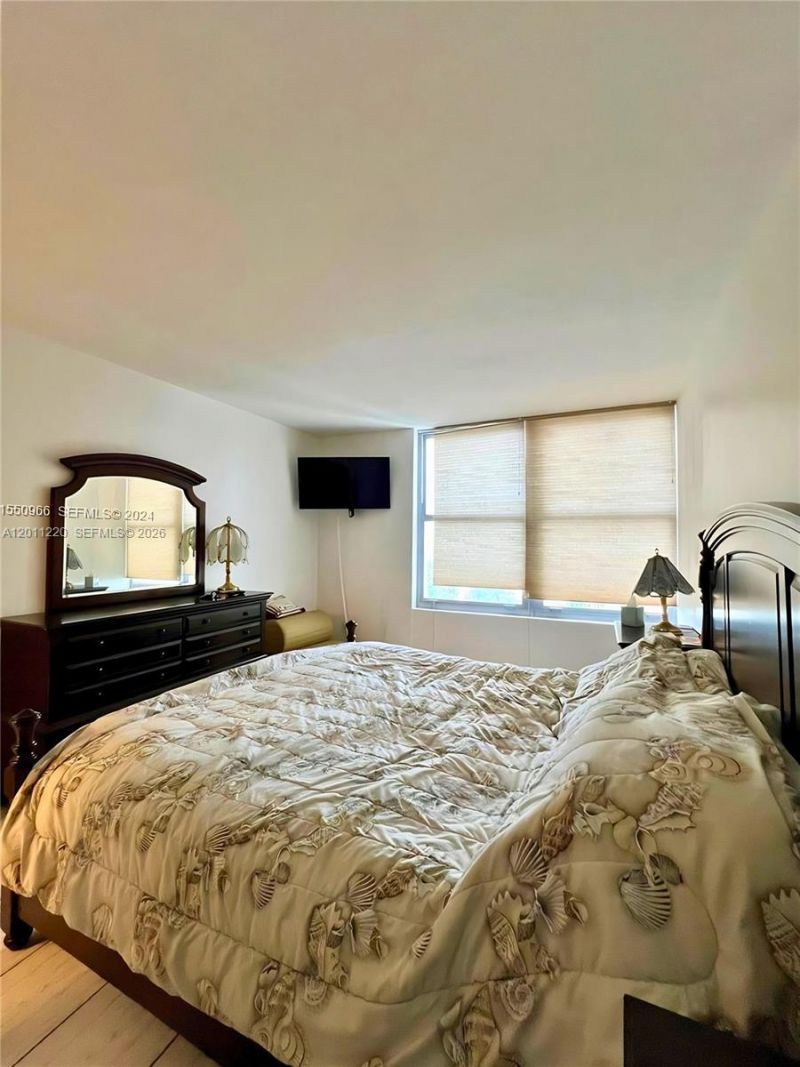 2899 Collins Ave, Unit 905, Miami Beach, FL 33140 Photo