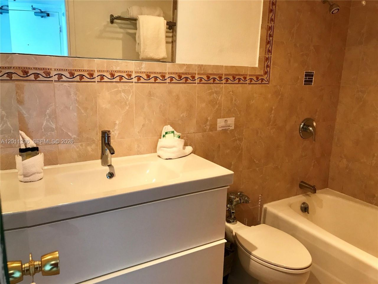 5445 Collins Ave, Unit 530, Miami Beach, FL 33140 Photo