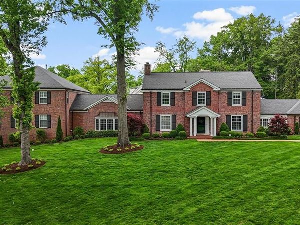 7 Greenbriar Drive, Ladue, MO 63124