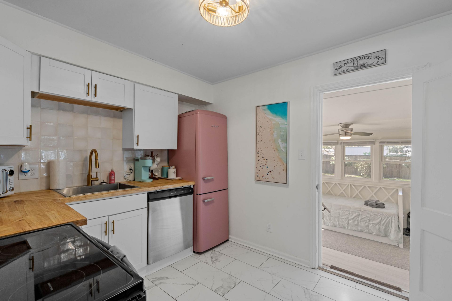 156 Williams Street Photo 10