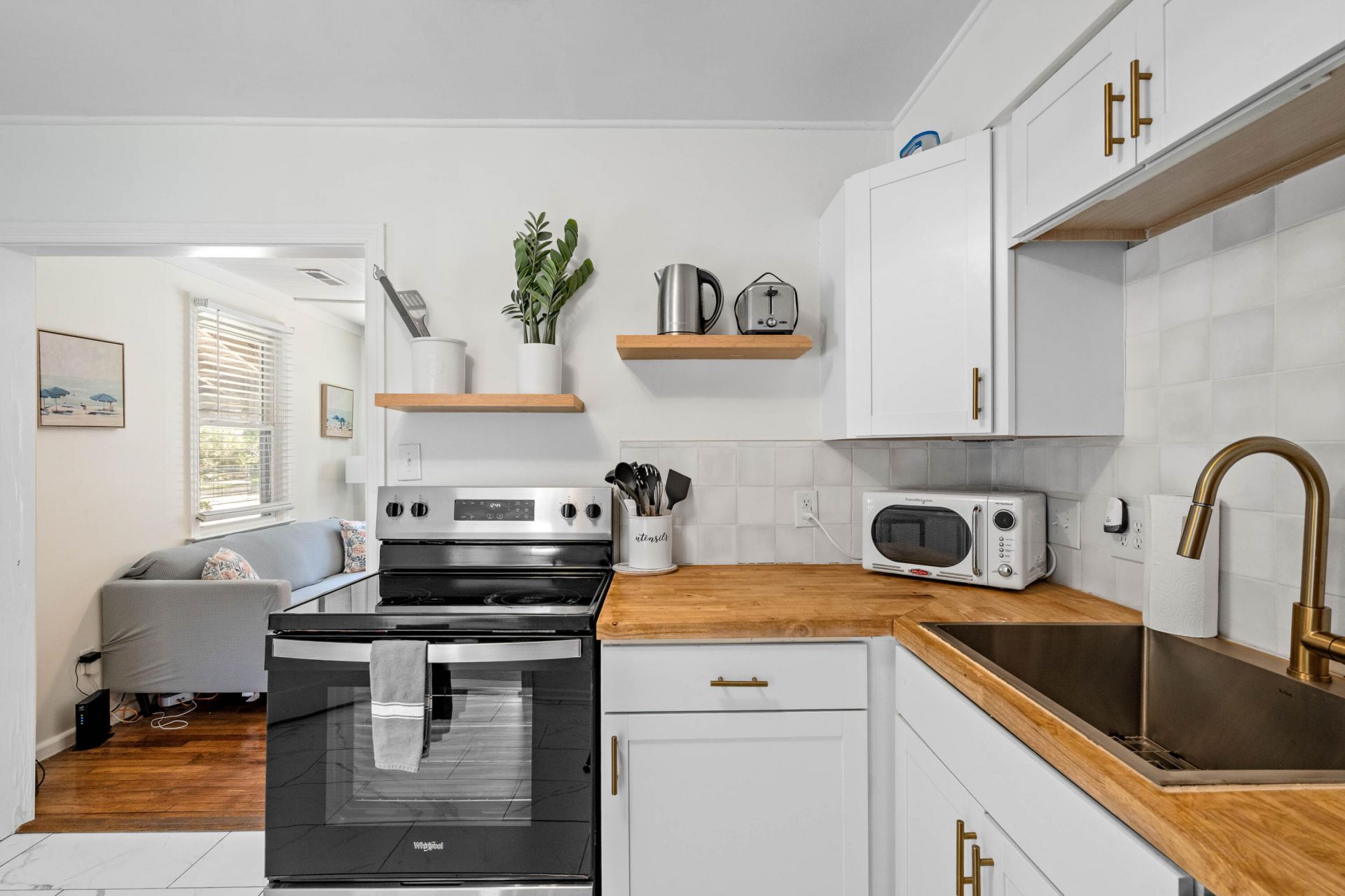 156 Williams Street Photo 13