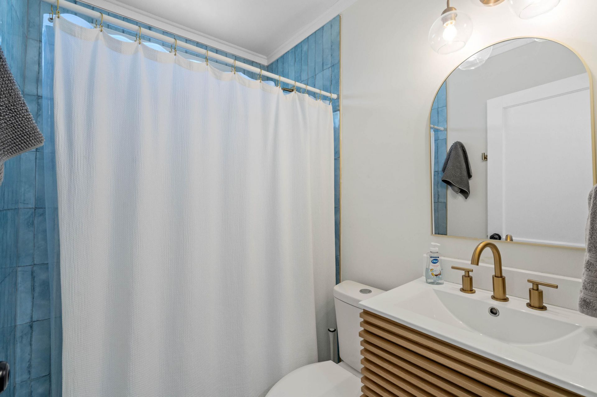 156 Williams Street Photo 15