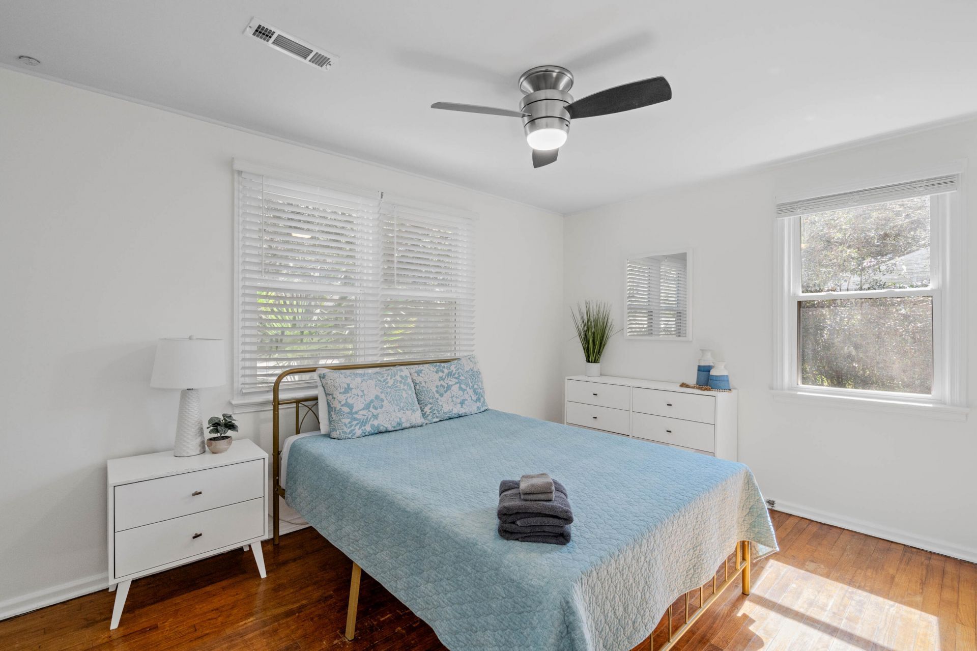 156 Williams Street Photo 17
