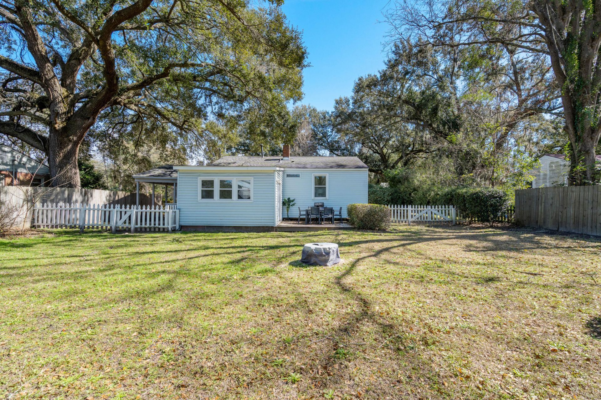 156 Williams Street Photo 21