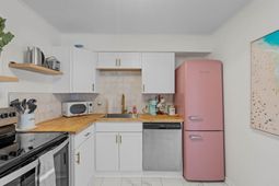 156 Williams Street photo 4