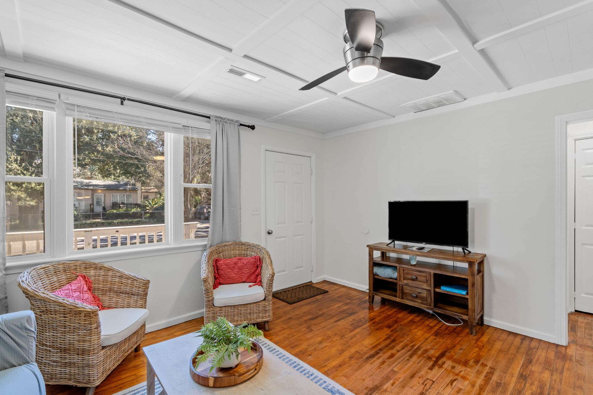156 Williams Street Photo 7