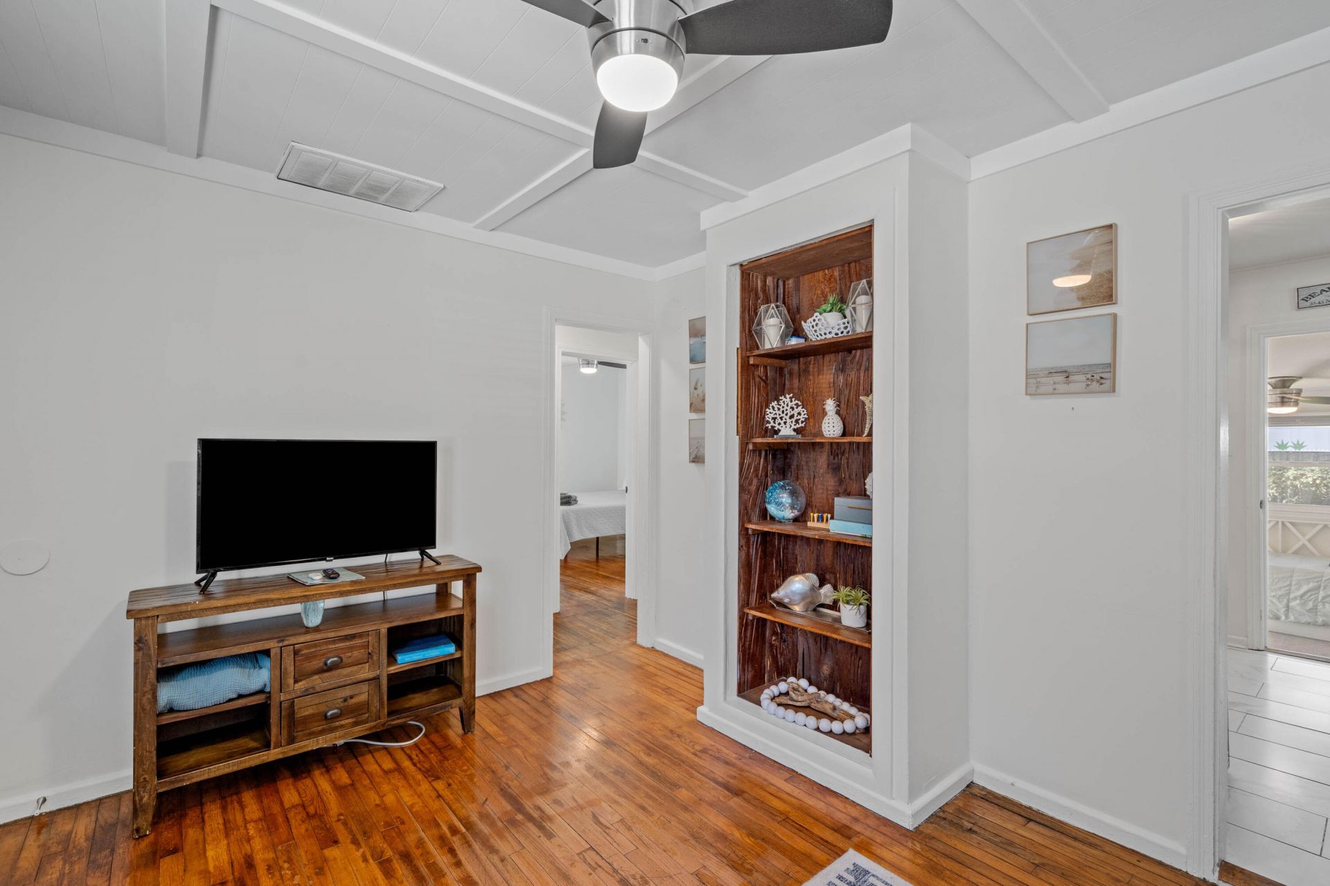 156 Williams Street Photo 9