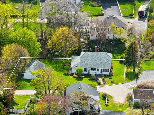 21 N Walk , Riverhead, NY 11901