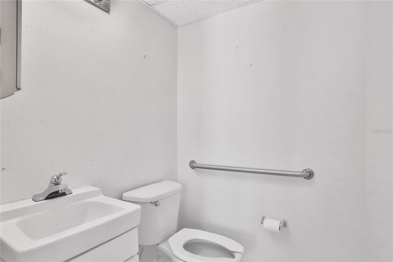 162 S Peninsula Drive, Daytona Beach, FL 32118 Photo