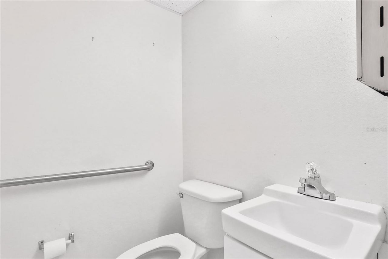 162 S Peninsula Drive, Daytona Beach, FL 32118 Photo