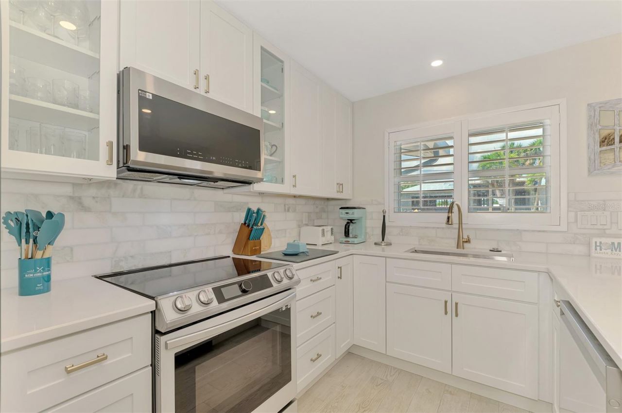 5628 Cape Leyte Drive, Sarasota, FL 34242 Photo
