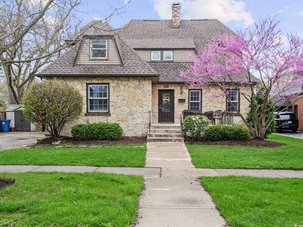 397 S Holly Avenue , Elmhurst, IL 60126