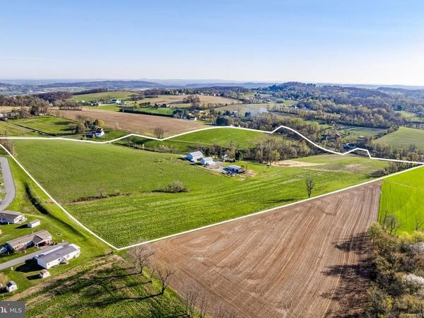 85 TOME FARMS LANE , YORK, PA 17406