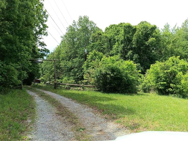 1366 Bandy Rd , Ashland City, TN 37015
