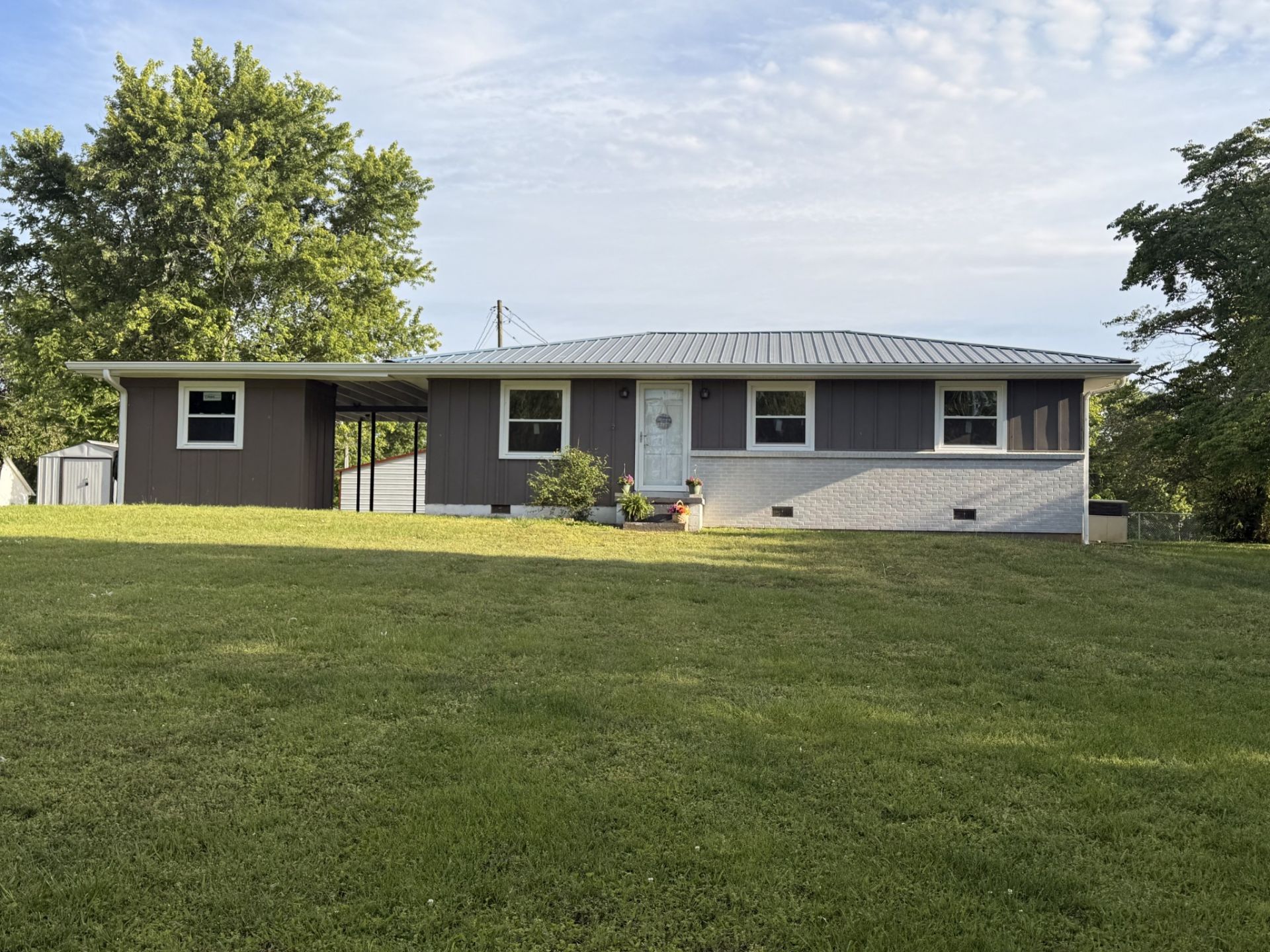 122 Mcintosh Ave, Cumberland City, TN 37050 Main Photo