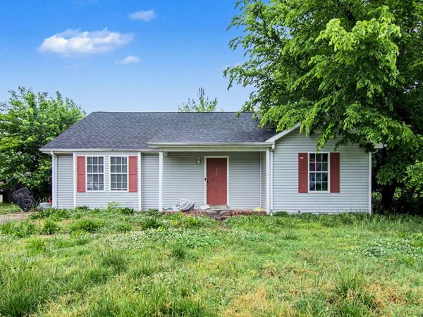 230 Jim Thorpe Dr , Clarksville, TN 37042