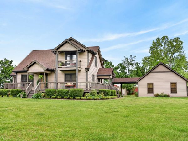 426 Watt Nolen Rd , Cottontown, TN 37048