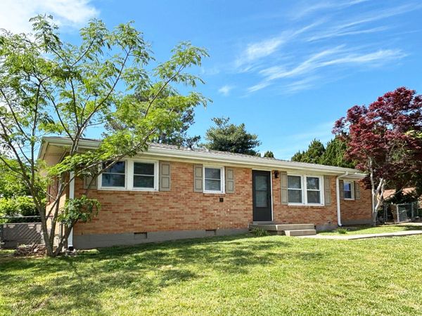 850 Glendale Dr, Clarksville, TN 37043