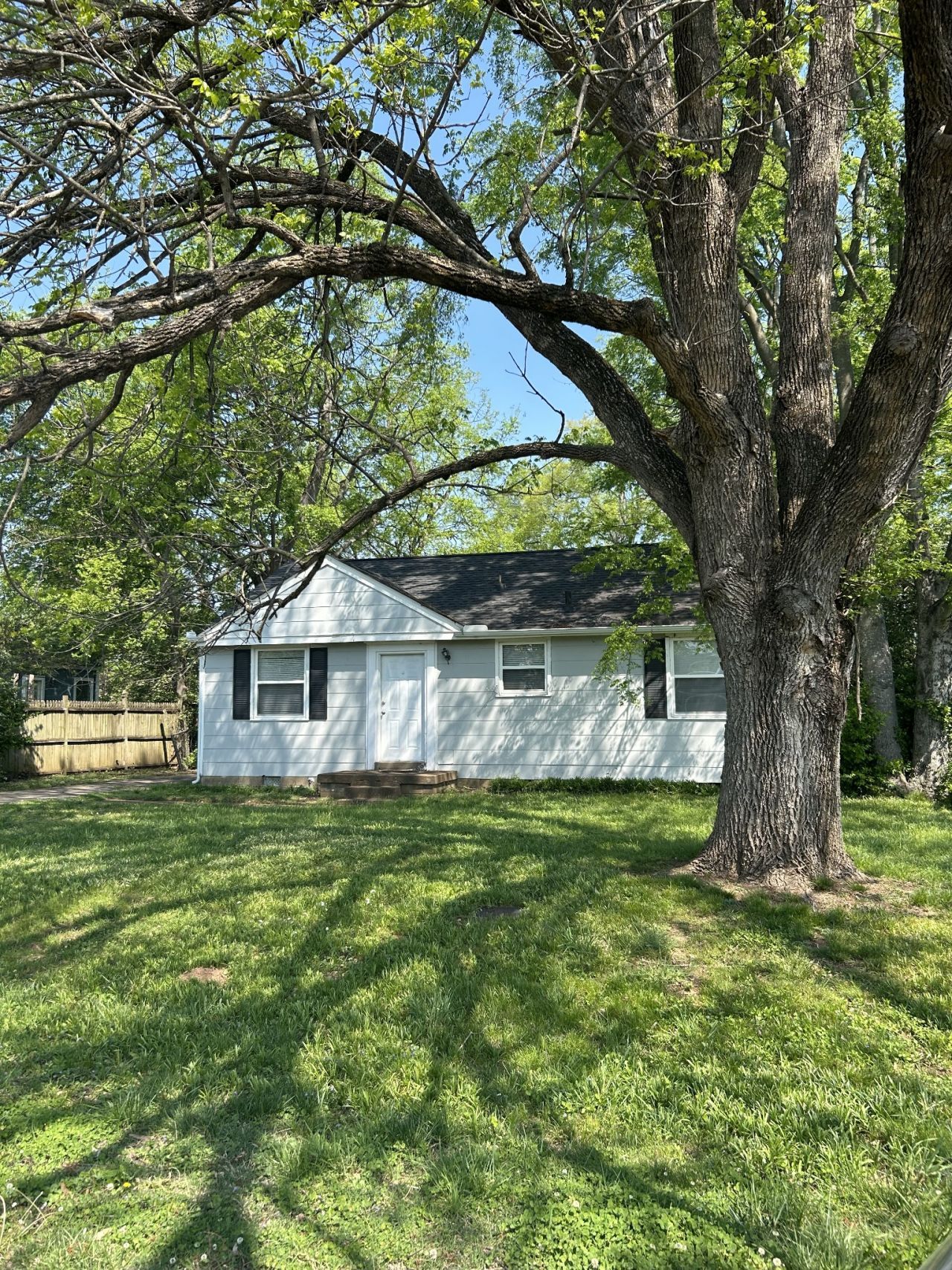 5506 Meadowcrest Ln, Nashville, TN 37209 Main Photo