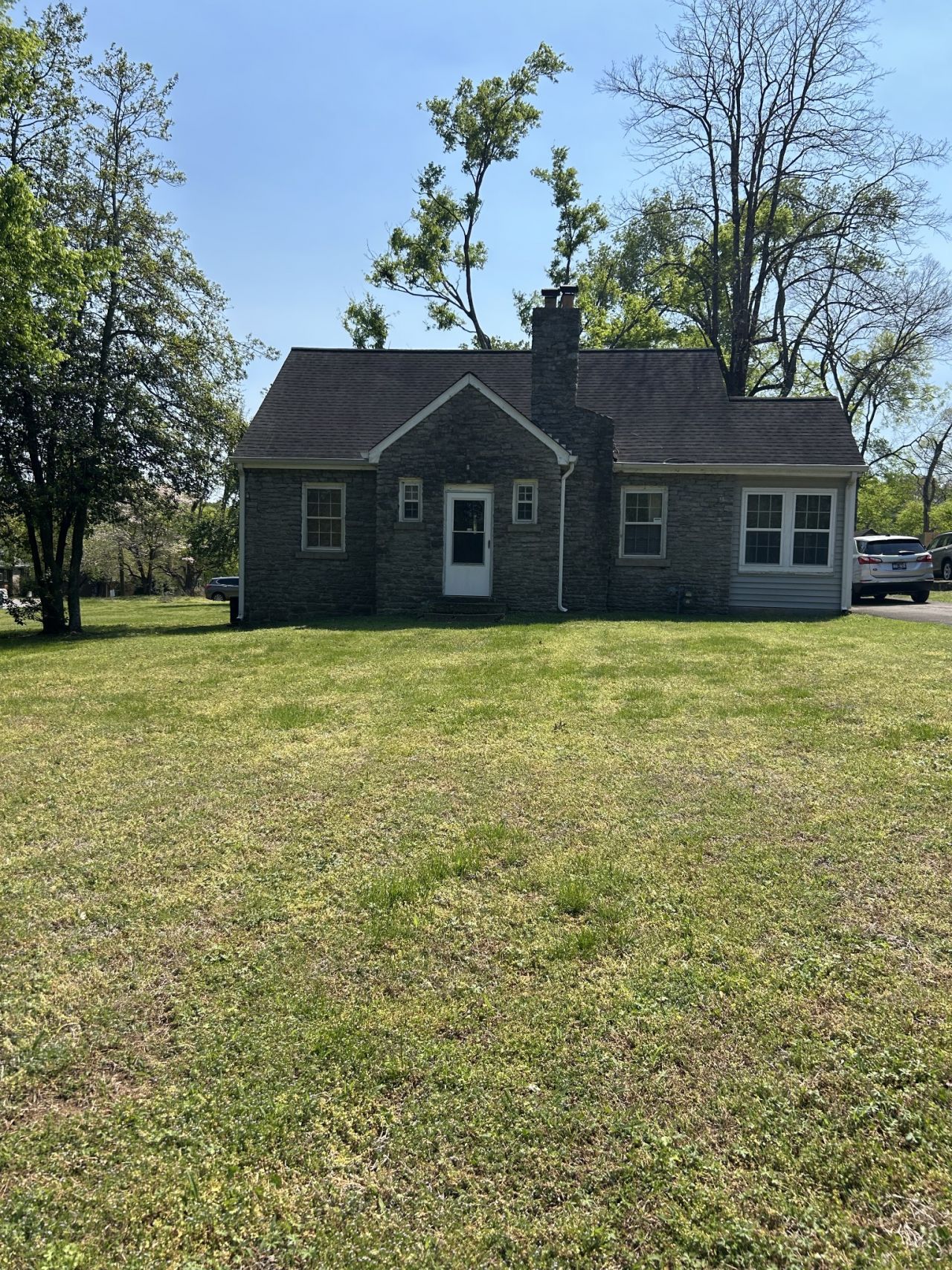 1412 E Riverwood Dr, Nashville, TN 37216 Main Photo
