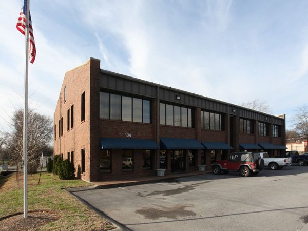 136 Walton Ferry Rd , Hendersonville, TN 37075