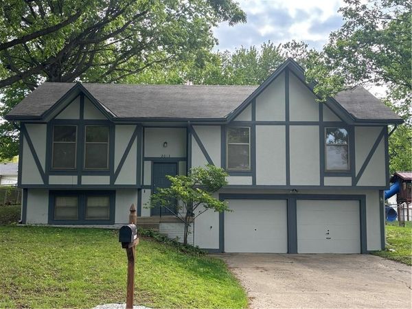 2013 Elephant Trail, St Joseph, MO 64506