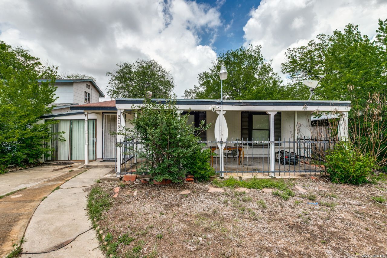 215 W Academy St, San Antonio, TX 78226 Main Photo