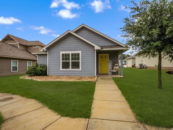 185 LARK HILL RD, Floresville, TX 78114
