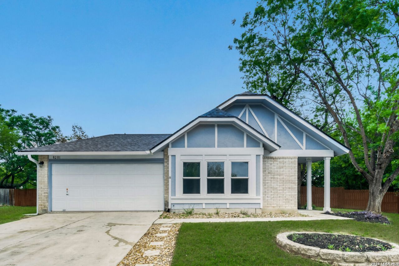 8201 Rimline Dr, San Antonio, TX 78251 Main Photo
