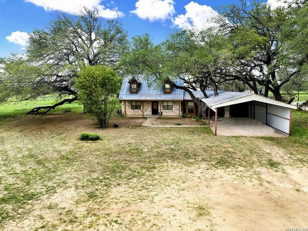 360 HORTON RD, Poteet, TX 78065