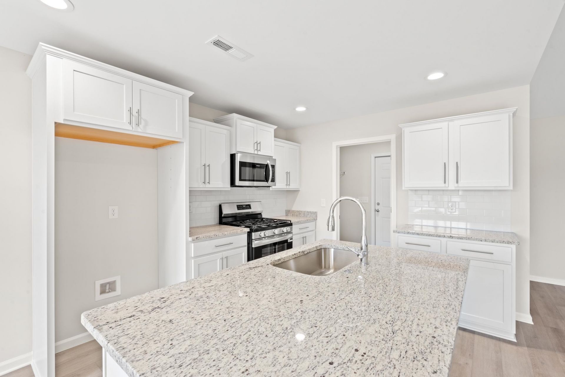 908 Woodside Dr. Photo 5