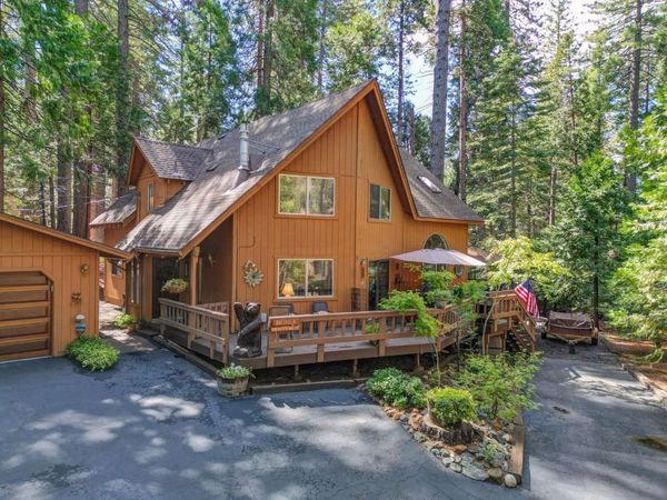 2216 Castlewood Ln, Arnold, CA 95223
