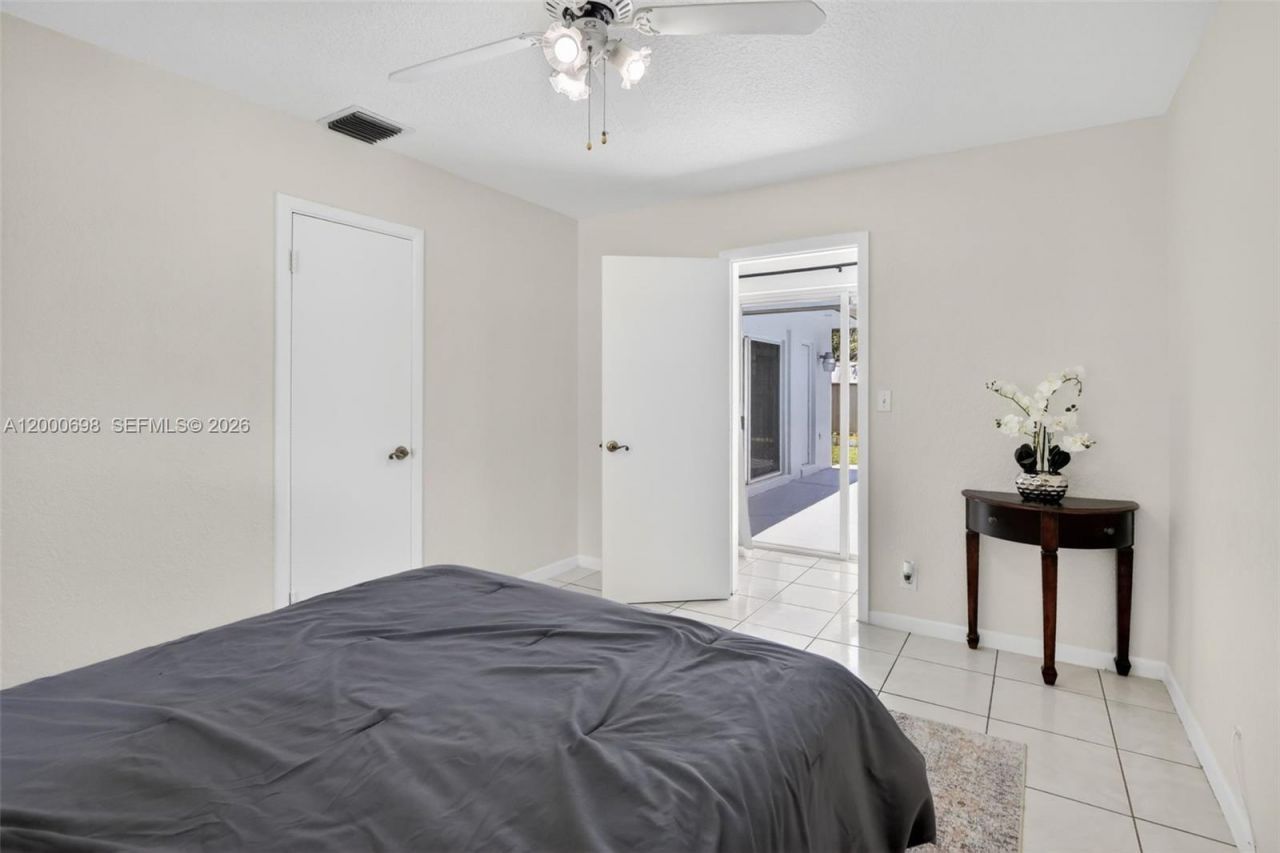 292 SW 52nd Ave, Plantation, FL 33317 Photo