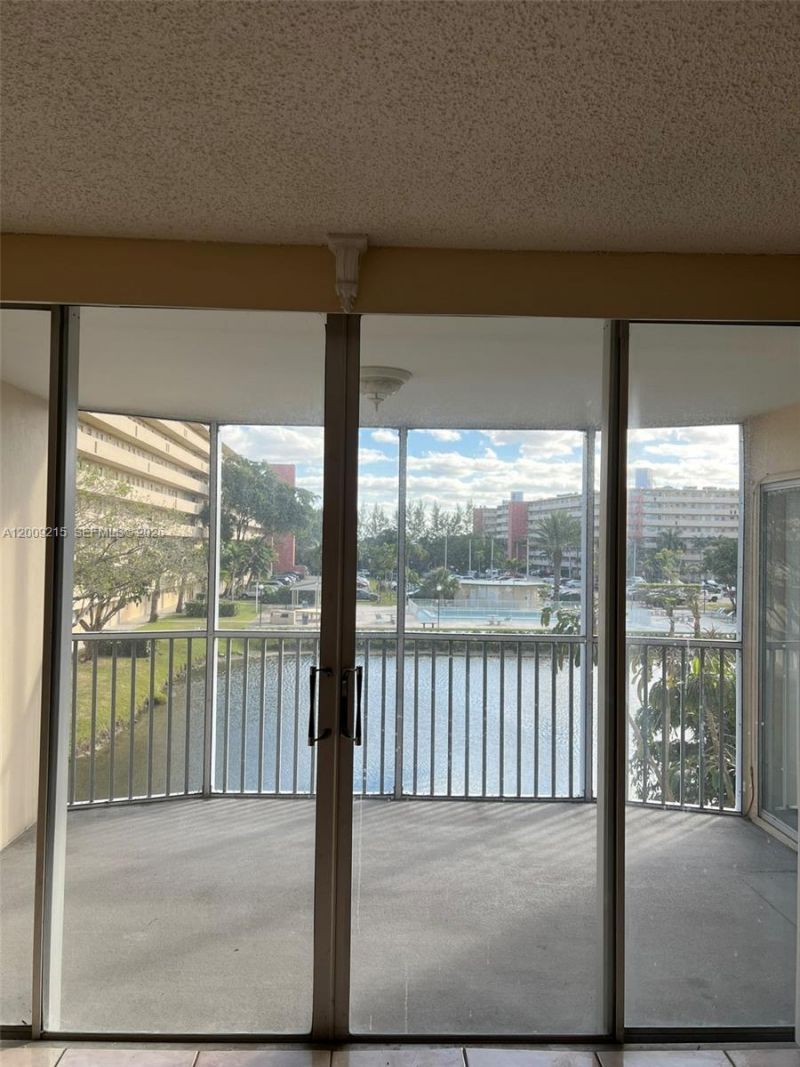 1770 NE 191st St , Unit 303-1, Miami, FL 33179 Photo