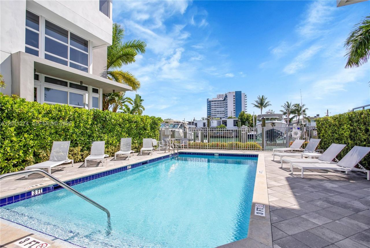 87 N Shore Dr , Miami Beach, FL 33141 Photo
