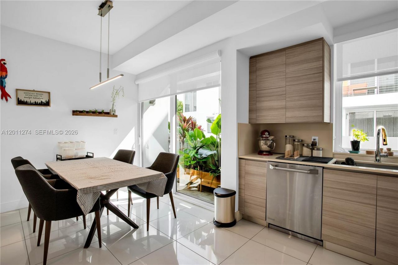 87 N Shore Dr , Miami Beach, FL 33141 Photo