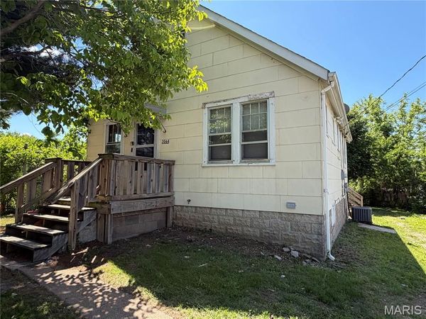 2064 Chambers Road , St Louis, MO 63136