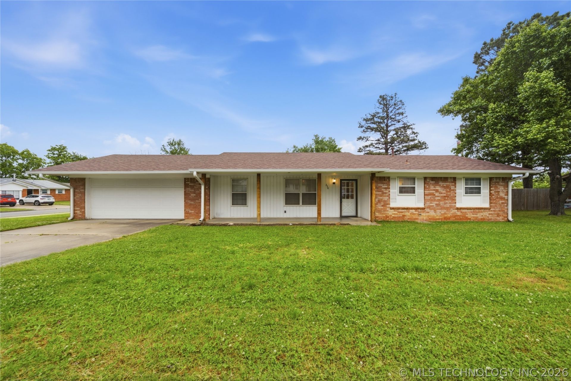 230 N Davis Avenue, Claremore, OK 74017 Main Photo