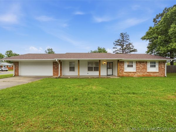 230 N Davis Avenue, Claremore, OK 74017