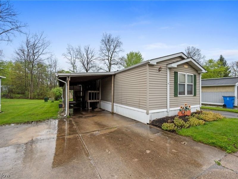 6 Laverne Lane, Chardon, OH 44024 Photo 2