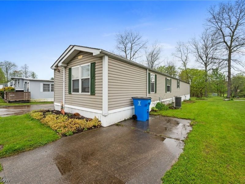 6 Laverne Lane, Chardon, OH 44024 Photo 3