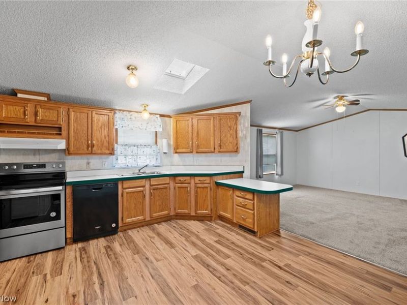 6 Laverne Lane, Chardon, OH 44024 Photo 5