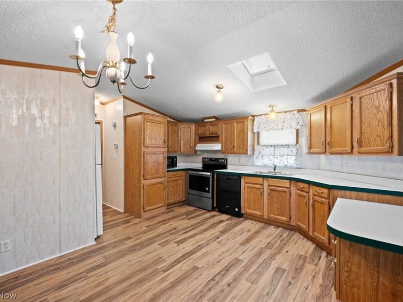 6 Laverne Lane, Chardon, OH 44024 Photo 7
